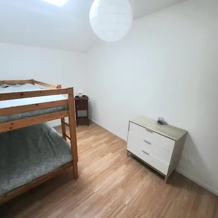 Lägenhet Maison Chaleureuse Avec Jardinet & Parking Gratuit *