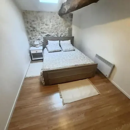 Lägenhet Maison Chaleureuse Avec Jardinet & Parking Gratuit