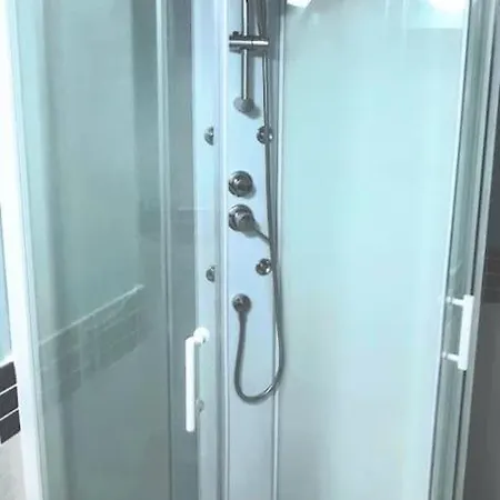 Maison Chaleureuse Avec Jardinet & Parking Gratuit *